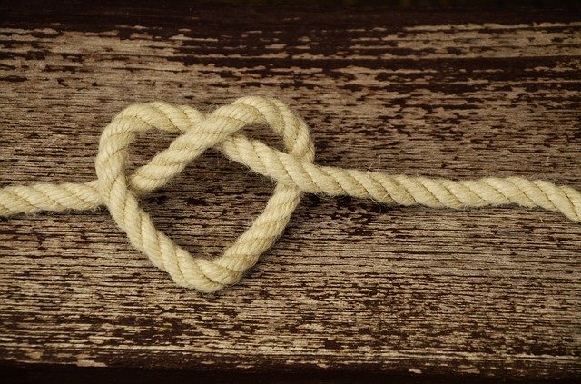 自己肯定感が低いと結婚できない?