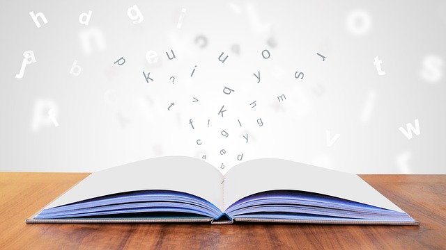 本からアルファベットが飛び出ている